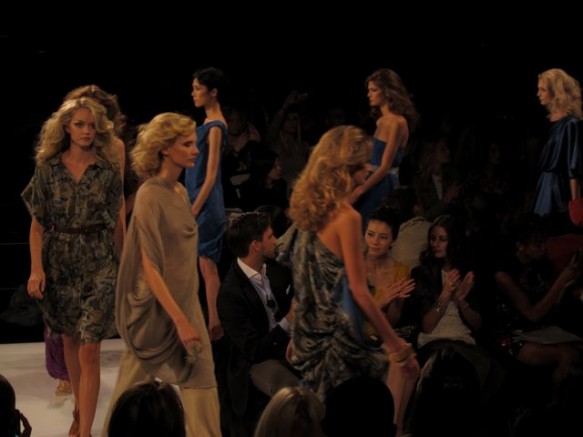 Olivia Palermo watches from the front line Olivia Palermo watches from the front line