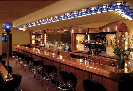 FILounge When it was in the Manhattan Club, Frank Sintra himself used to woo the ladies at the Flatiron's 30 foot bar.
