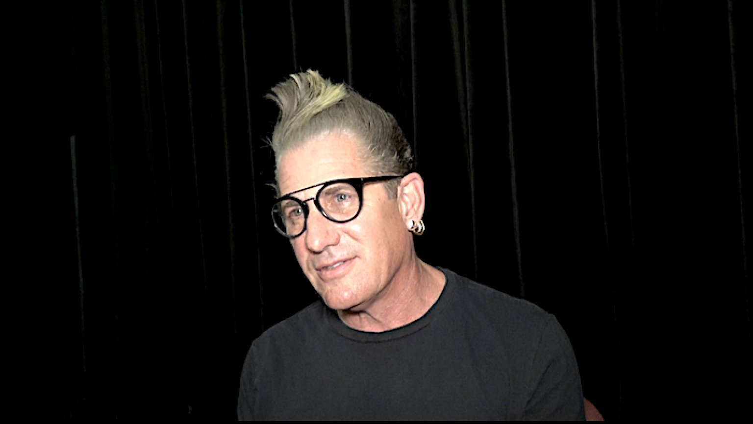 Stray Cats' Lee Rocker LifeMinute.tv