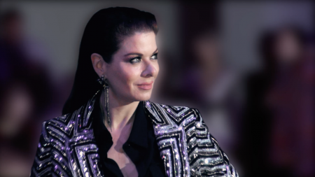 A LifeMinute with Debra Messing