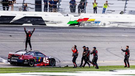 Tyler Reddick wins Daytona 500 in dramatic last-lap finish