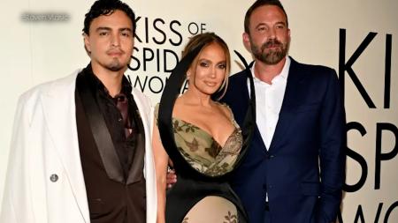 Jennifer Lopez and Ben Affleck reunite on the red carpet