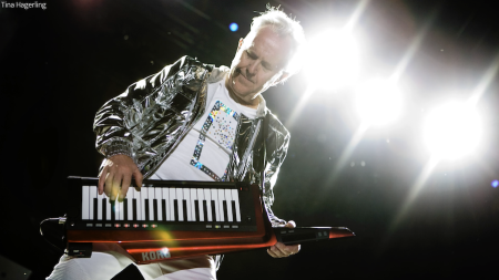 '80s Synth Pop Visionary Howard Jones Collects a Whole New Generation of Fans