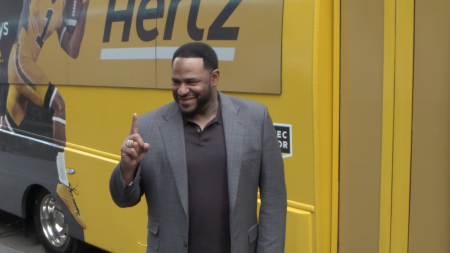 Jerome Bettis, Hertz, “The Bus”, Hertz Extra Mile campaign, the big game, Hertz Reward Members, the Chiefs, football, Hertz helicopter, Hertz bus, lifeminute, lifeminute.tv
