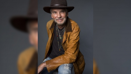 Kenny Loggins Talks Tom Cruise and "Danger Zone" Conjuring the Spirit of Top Gun in New Movie