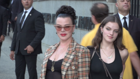 Anna Wintour, Zendaya, Marc Jacobs, NYFW, Spring 2020, Debbie Mazar, June Ambrose, J. Alexander, fashion, lifeminute, lifeminute.tv