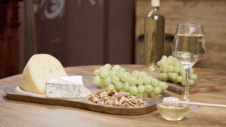 A Guide To Pairing Wine And Cheese