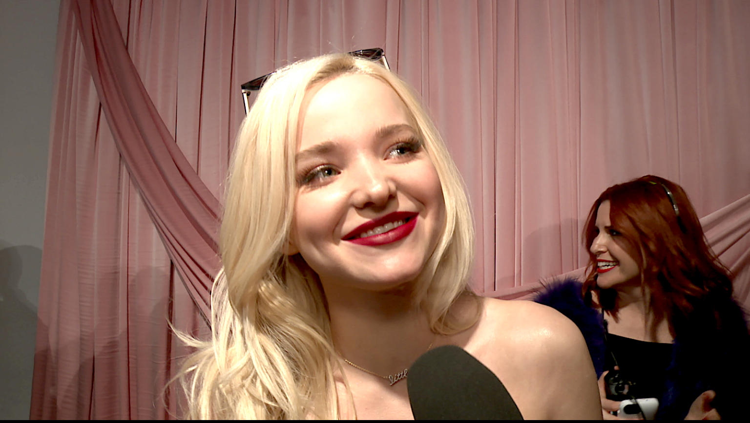 Films Et Séries Tv Avec Dove Cameron Fashion Fixes with Dove Cameron | LifeMinute.tv