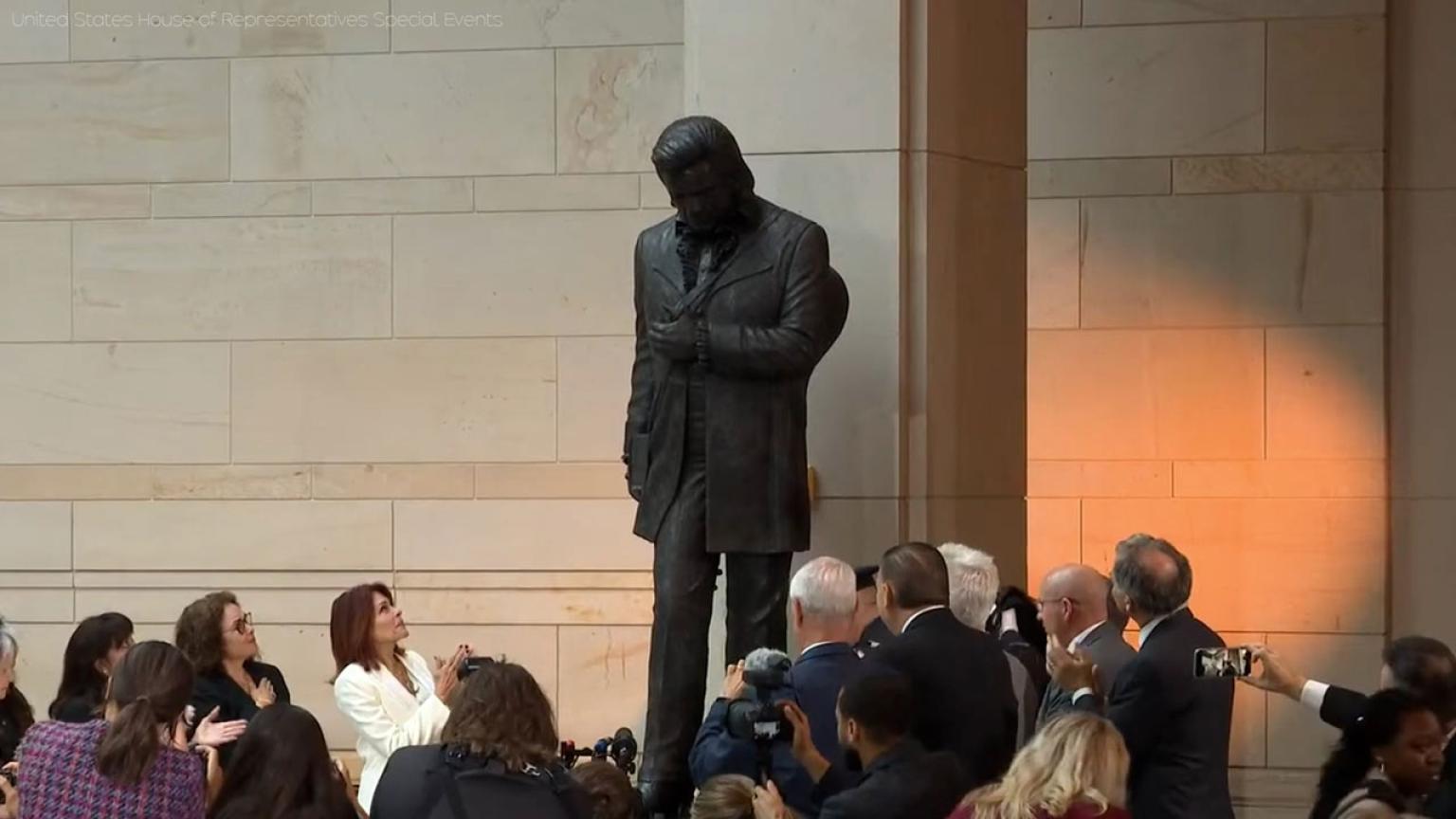 Johnny Cash Statue Revealed at U.S. Capitol, NFL Hall of Famer Brett