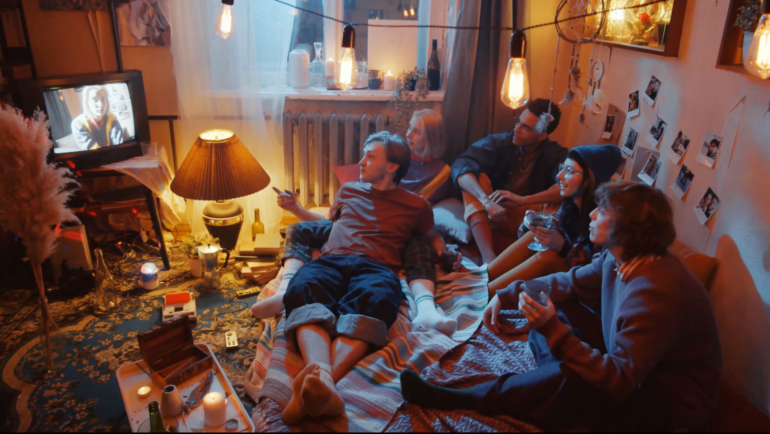 6 Tips For Hosting A Home Movie Night LifeMinute TV 6-tips-for-hosting-a-home-movie-night-lifeminute-tv