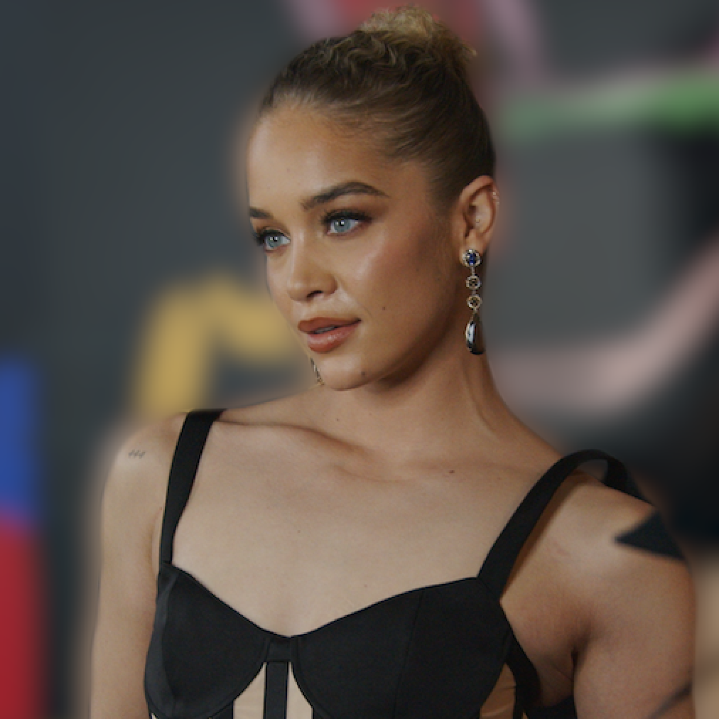 Model Jasmine Sanders on Her Personal Style and Skincare Routine episode artwork