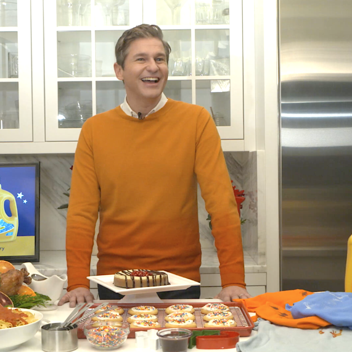 A Holiday LifeMinute with David Burtka: His Best Entertaining Tips and How He and Hubby Neil Patrick Harris are Spending Thanksgiving episode artwork