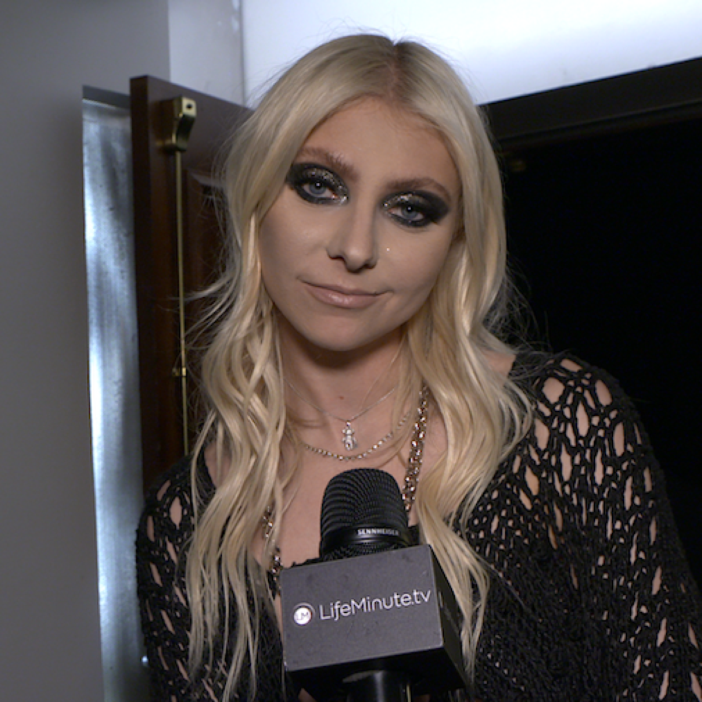 Taylor Momsen Talks Musical Inspirations and Influences episode artwork