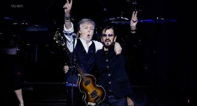 Sir Paul McCartney and Sir Ringo Starr reunite on stage